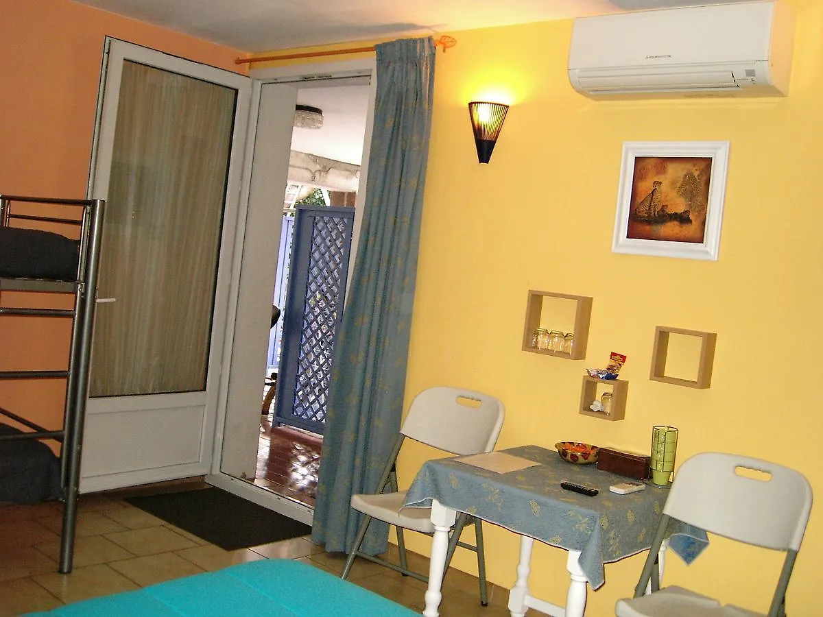 Alojamento de Acomodação e Pequeno-almoço Mas Aurelia B&B Fréjus