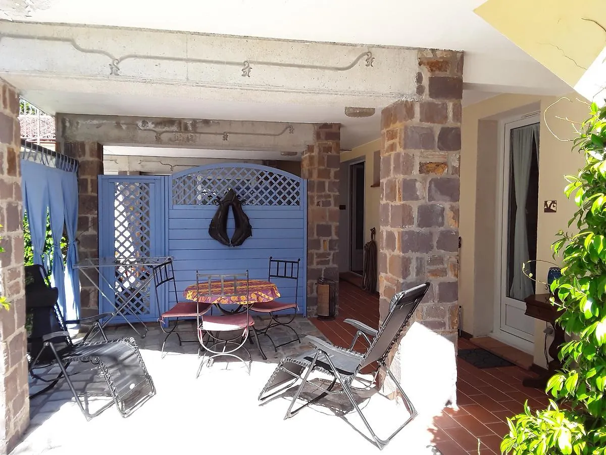 Fréjus Mas Aurelia B&B לינה וארוחת בוקר